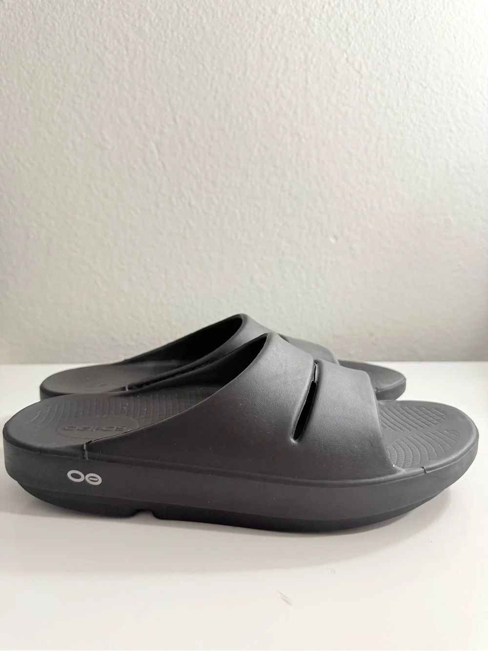 OOFOS Sandals Men size 7 Black Slide Sandals Recovery Footbed